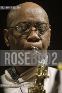 Milan, Manzoni Theater, January 19, 2002. Joseph Jarman performing with Art Ensemble of Chicago / Milano, 19 gennaio 2002. Joseph Jarman in concerto con lArt Ensemble of Chicago - ©Marcello Mencarini/Rosebud2