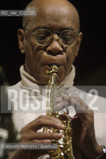 Milan, Manzoni Theater, January 19, 2002. Joseph Jarman performing with Art Ensemble of Chicago / Milano, 19 gennaio 2002. Joseph Jarman in concerto con lArt Ensemble of Chicago - ©Marcello Mencarini/Rosebud2