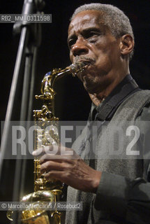 Milan, Manzoni Theater, January 19, 2002. Roscoe Mitchell performing with Art Ensemble of Chicago / Milano, 19 gennaio 2002. Roscoe Mitchell in concerto con lArt Ensemble of Chicago - ©Marcello Mencarini/Rosebud2