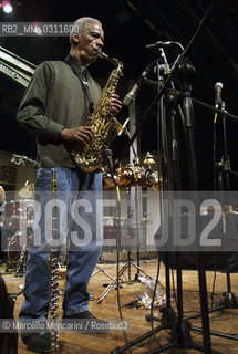 Milan, Manzoni Theater, January 19, 2002. Roscoe Mitchell performing with Art Ensemble of Chicago / Milano, 19 gennaio 2002. Roscoe Mitchell in concerto con lArt Ensemble of Chicago - ©Marcello Mencarini/Rosebud2