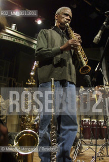 Milan, Manzoni Theater, January 19, 2002. Roscoe Mitchell performing with Art Ensemble of Chicago / Milano, 19 gennaio 2002. Roscoe Mitchell in concerto con lArt Ensemble of Chicago - ©Marcello Mencarini/Rosebud2