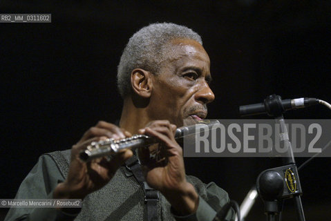 Milan, Manzoni Theater, January 19, 2002. Roscoe Mitchell performing with Art Ensemble of Chicago / Milano, 19 gennaio 2002. Roscoe Mitchell in concerto con lArt Ensemble of Chicago - ©Marcello Mencarini/Rosebud2