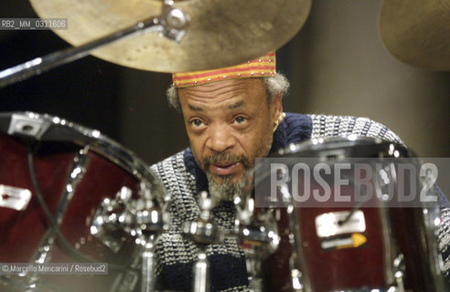 Milan, Manzoni Theater, January 19, 2002. Jazz percussionist Famoudou Don Moye performing with Art Ensemble in Chicago / Milano, 19 gennaio 2002. Il percussionista jazz Famoudou Don Moye in concerto con lArt Ensemble of Chicago - ©Marcello Mencarini/Rosebud2