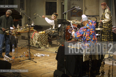 Milan, Manzoni Theater, January 19, 2002. Roscoe Mitchell, Malachi Favors Maghostut, Famoudou Don Moye and Joseph Jarman performing as Art Ensemble in Chicago / Milano, 19 gennaio 2002. Roscoe Mitchell, Malachi Favors Maghostut, Famoudou Don Moye e Joseph Jarman in concerto come Art Ensemble of Chicago - ©Marcello Mencarini/Rosebud2