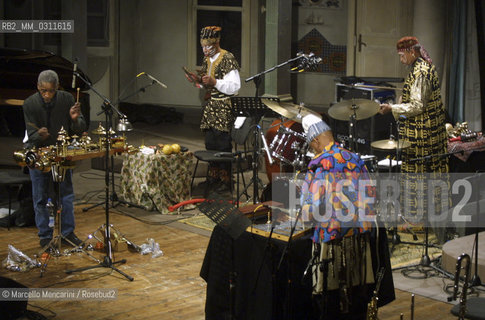 Milan, Manzoni Theater, January 19, 2002. Roscoe Mitchell, Malachi Favors Maghostut, Famoudou Don Moye and Joseph Jarman performing as Art Ensemble in Chicago / Milano, 19 gennaio 2002. Roscoe Mitchell, Malachi Favors Maghostut, Famoudou Don Moye e Joseph Jarman in concerto come Art Ensemble of Chicago - ©Marcello Mencarini/Rosebud2