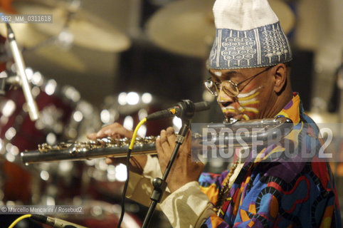Milan, Manzoni Theater, January 19, 2002. Joseph Jarman performing with Art Ensemble of Chicago / Milano, 19 gennaio 2002. Joseph Jarman in concerto con lArt Ensemble of Chicago - ©Marcello Mencarini/Rosebud2