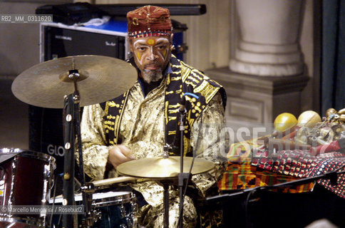 Milan, Manzoni Theater, January 19, 2002. Jazz percussionist Famoudou Don Moye performing with Art Ensemble in Chicago / Milano, 19 gennaio 2002. Il percussionista jazz Famoudou Don Moye in concerto con lArt Ensemble of Chicago - ©Marcello Mencarini/Rosebud2