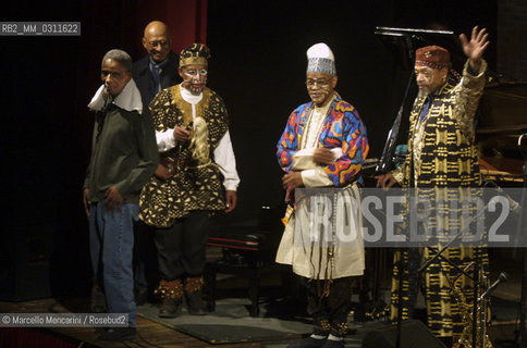 Milan, Manzoni Theater, January 19, 2002. Roscoe Mitchell; Kirk Lightsey; Malachi Favors Maghostut; Joseph Jarman and Famoudou Don Moye performing as Art Ensemble in Chicago / Milano, 19 gennaio 2002. Roscoe Mitchell; Kirk Lightsey; Malachi Favors Maghostut; Joseph Jarman e Famoudou Don Moye in concerto con lArt Ensemble of Chicago - ©Marcello Mencarini/Rosebud2