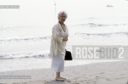 Venice Lido, Venice Film Festival 1989. British actress Peggy Ashcroft, ex aequo winner of the Volpi Cup for Best Actress for her role in Shes Been Away directed by Peter Hall / Lido di Venezia, Mostra del Cinema di venezia 1989. Lattrice inglese Peggy Ashcroft, vincitrice ex aequo della Coppa Volpi alla migliore attrice per il suo ruolo in E stata via  (Shes Been Away), diretto da Peter Hall - ©Marcello Mencarini/Rosebud2