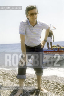 Italian TV journalist Piero Badaloni on the Roman coast, 1985 / Il giornalista televisivo Piero Badaloni sul litorale romano, 1985 - ©Marcello Mencarini/Rosebud2