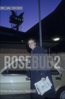 Rome, 1986. Italian TV journalist Piero Badaloni arriving to the RAI public television studios at dawn, to conduct the TV program Uno mattina / Roma, 1986. Il giornalista televisivo Piero Badaloni arriva agli studi RAI allalba per condurre la trasmissione Uno mattina - ©Marcello Mencarini/Rosebud2
