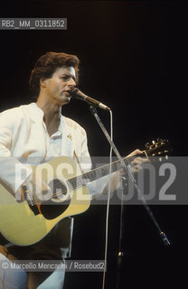 Bolzano, 1985. Italian singer and songwriter Claudio Baglioni performing / Bolzano, 1985. Il cantante Claudio baglioni in concerto - ©Marcello Mencarini/Rosebud2