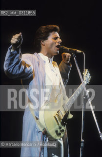 Bolzano, 1985. Italian singer and songwriter Claudio Baglioni performing / Bolzano, 1985. Il cantante Claudio baglioni in concerto - ©Marcello Mencarini/Rosebud2
