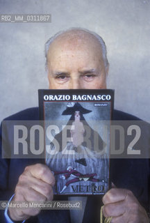 Venice, 1998. Italian businessman Orazio Bagnasco showing his nolel Vetro (Glass) / Venezia, 1998. Il finanziere Orazio Bagnasco mostra il suo libro Vetro - ©Marcello Mencarini/Rosebud2