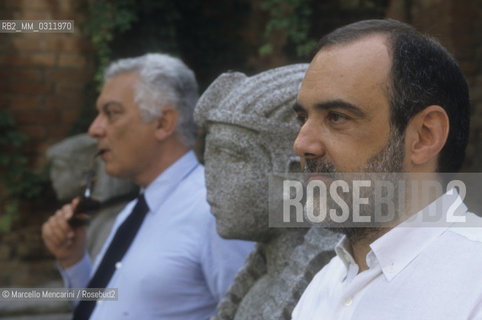 Venice Lido, 1999. Venice Film Festival director Alberto Barbera and president of Venice Biennale Paolo Baratta in the background / Lido di Venezia, 1999. Il direttore della Mostra del Cinema di Venezia Alberto Barbera e il presidente della Biennale Paolo Baratta sullo sfondo - ©Marcello Mencarini/Rosebud2