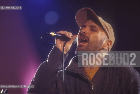 Vatican City, December 1999. Italian pop singer Alex Baroni during the rehearsal of the Vaticans Christmas Concert 1999/ Città del Vaticano, dicembre 1999. Il cantante Alex Baroni durante le prove del Concerto di Natale in Vaticano 1999 - ©Marcello Mencarini/Rosebud2
