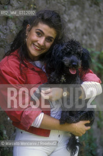Rome, 1992. Opera singer Cecilia Bartoli e il suo cane Figaro / Roma, 1992. La cantante lirica Cecilia Bartoli and her dog Figaro - ©Marcello Mencarini/Rosebud2