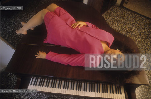 Rome, 1992. Opera singer Cecilia Bartoli lying on the piano / Roma, 1992. La cantante lirica Cecilia Bartoli distesa sul pianoforte - ©Marcello Mencarini/Rosebud2