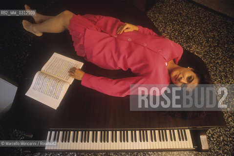 Rome, 1992. Opera singer Cecilia Bartoli lying on the piano / Roma, 1992. La cantante lirica Cecilia Bartoli distesa sul pianoforte - ©Marcello Mencarini/Rosebud2