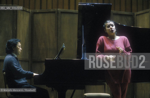 Rome, 1992. Opera singer Cecilia Bartoli and pianist-conductor Myung-Whun Chung performing a rehearsal / Roma, 1992. La cantante lirica Cecilia Bartoli e il pianista-direttore dorchestra Myung-Whun Chung durante una prova - ©Marcello Mencarini/Rosebud2