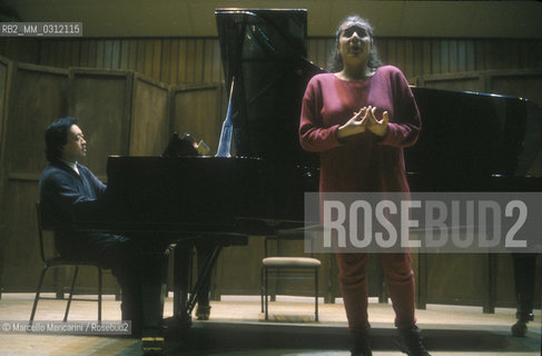 Rome, 1992. Opera singer Cecilia Bartoli and pianist-conductor Myung-Whun Chung performing a rehearsal / Roma, 1992. La cantante lirica Cecilia Bartoli e il pianista-direttore dorchestra Myung-Whun Chung durante una prova - ©Marcello Mencarini/Rosebud2