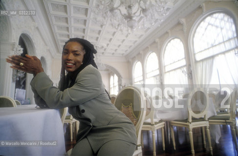 Venice Lido, Excelsior Hotel, Venice Film Festival 1993. American actress Angela Bassett starring in the movie Whats Love Got to Do with It, directed by Brian Gibson, presented in Notti Veneziane section /  Lido di Venezia, Hotel Excelsior, Mostra del Cinema di Venezia 1993. Lattrice Angela Bassett, protagonista del film Tina - Whats Love Got to Do with It diretto da Brian Gibson, presentato nella sezione Notti veneziane - ©Marcello Mencarini/Rosebud2