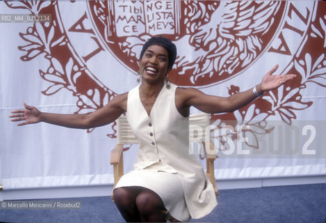 Venice Lido, Venice Film Festival 1995. American actress Angela Bassett at the photocall of the movie Strange Days directed by Kathryn Bigelow / Lido di Venezia, Mostra del Cinema di Venezia 1995. Lattrice Angela Bassett al fotocall del film Strange days diretto da Kathryn Bigelow - ©Marcello Mencarini/Rosebud2