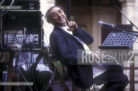 Rome, Villa Medici, 1999. Italian singer-songwriter and composer Franco Battiato during a rehearsal / Roma, Villa Medici, 1999. Il cantante e compositore Franco Battiato durante una prova - ©Marcello Mencarini/Rosebud2