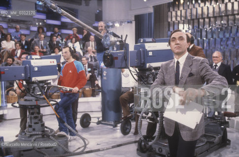 Rome, 1984. Italian TV presenter Pippo Baudo during the rehearsal of the TV program Fantastico 5 / Roma, 1984. Il presentatore TV Pippo Baudo durante le prove della trasmissione Fantastico 5 - ©Marcello Mencarini/Rosebud2