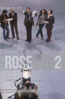 Rome, 1984. Italian TV presenter Pippo Baudo during the rehearsal of the TV program Fantastico 5 / Roma, 1984. Il presentatore TV Pippo Baudo durante le prove della trasmissione Fantastico 5 - ©Marcello Mencarini/Rosebud2