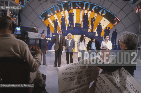 Rome, 1984. Rehearsal of the TV program Fantastico 5, from the left: TV presenter Pippo Baudo, actresses Monica Vitti and Eleonora Brigliadori, singer Gianni Morandi, ventriloquist Luis Moreno / Roma, 1984. Prove della trasmissione Fantastico 5, da sinistra: il presentatore Pippo Baudo, le attrici Monica Vitti ed Eleonora Brigliadori, il cantante Gianni Morandi e il ventriloquo Luis Moreno - ©Marcello Mencarini/Rosebud2
