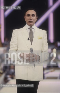 Rome 1984. Italian TV presenter Pippo Baudo performs during the TV program Fantastico 5 / Roma 1984. Il presentatore TV Pippo Baudo durante la trasmissione Fantastico 5 - ©Marcello Mencarini/Rosebud2