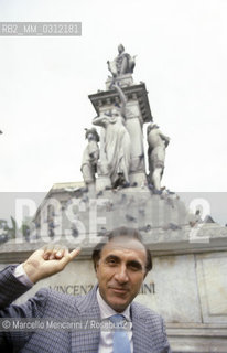 Italian TV presenter Pippo Baudo in his hometown, Catania, in front of the monument to Vincenzo Bellini  (1985) / Il presentatore TV Pippo Baudo a Catania, sua città natale, davanti al monumento a Vincenzo Bellini (1985) - ©Marcello Mencarini/Rosebud2