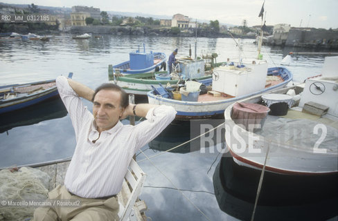 Italian TV presenter Pippo Baudo in his hometown, Catania (1985) / Il presentatore TV Pippo Baudo a Catania, sua città natale (1985) - ©Marcello Mencarini/Rosebud2