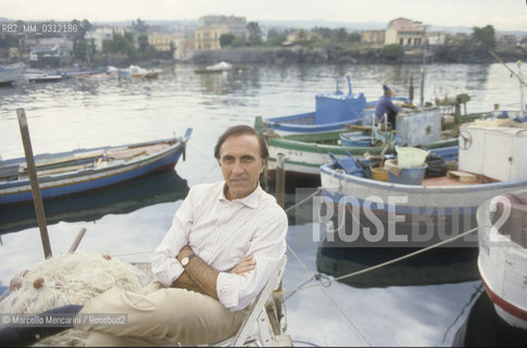 Italian TV presenter Pippo Baudo in his hometown, Catania (1985) / Il presentatore TV Pippo Baudo a Catania, sua città natale (1985) - ©Marcello Mencarini/Rosebud2