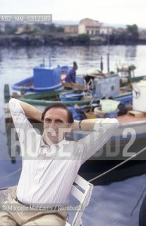 Italian TV presenter Pippo Baudo in his hometown, Catania (1985) / Il presentatore TV Pippo Baudo a Catania, sua città natale (1985) - ©Marcello Mencarini/Rosebud2