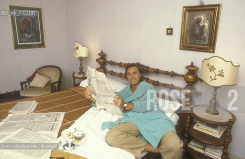 Catania, 1985. Italian TV presenter Pippo Baudo in his bedroom in the house of their parents / Catania, 1985. Il presentatore TV Pippo Baudo  nella sua stanza da letto nella casa dei suoi genitori - ©Marcello Mencarini/Rosebud2