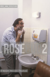 Sanremo Music Festival 1985. Italian TV presenter Pippo Baudo in his dressing room before performing / Festival di Sanremo 1985. Il presentatore TV Pippo Baudo nel suo camerino prima dello spettacolo - ©Marcello Mencarini/Rosebud2