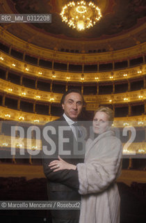 Parma Royal Theater 1986. Italian TV presenter Pippo Baudo and his wife, soprano Katia Ricciarelli / Teatro Regio di Parma, 1986. Il presentatore televisivo Pippo Baudo e sua moglie, il soprano Katia Ricciarelli - ©Marcello Mencarini/Rosebud2