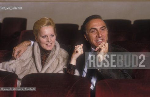Parma Royal Theater 1986. Italian TV presenter Pippo Baudo and his wife, soprano Katia Ricciarelli / Teatro Regio di Parma, 1986. Il presentatore televisivo Pippo Baudo e sua moglie, il soprano Katia Ricciarelli - ©Marcello Mencarini/Rosebud2