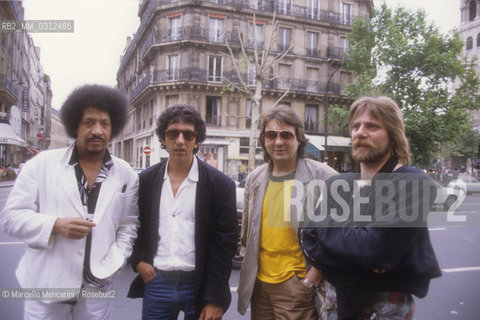Paris, 1985. Italian musicians James Senese, Eugenio Bennato, Tullio De Piscopo and Tony Esposito, in Paris to attend the event Touche pas à mon pote organized by SOS Racisme / Parigi, 1985. I musicisti James Senese, Eugenio Bennato, Tullio De Piscopo e Tony Esposito, a Parigi per partecipare alla manifestazione Touche pas à mon pote organizzata da SOS Racisme - ©Marcello Mencarini/Rosebud2