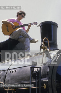 Italian singer-songwriter Eugenio Bennato (about 1985) / Il cantautore Eugenio Bennato (1985 circa) - ©Marcello Mencarini/Rosebud2