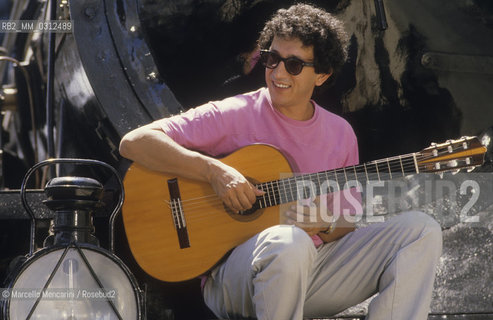 Italian singer-songwriter Eugenio Bennato (about 1985) / Il cantautore Eugenio Bennato (1985 circa) - ©Marcello Mencarini/Rosebud2