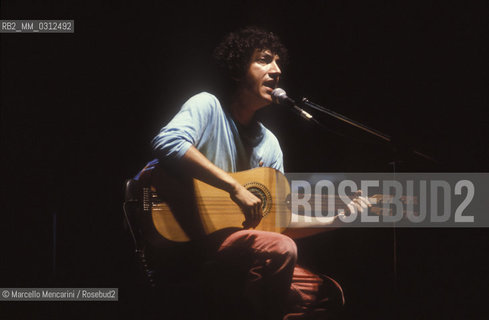 Italian singer-songwriter Eugenio Bennato performing (about 1990) / Il cantautore Eugenio Bennato in concerto (1990 circa) - ©Marcello Mencarini/Rosebud2