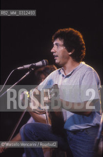 Italian singer-songwriter Eugenio Bennato performing (about 1990) / Il cantautore Eugenio Bennato in concerto (1990 circa) - ©Marcello Mencarini/Rosebud2