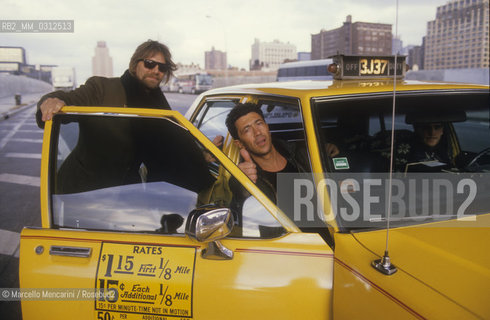 New York, 1987. Italian singer and songwriter Edoardo Bennato and percussionist Toni Esposito taking s taxi / New York, 1987. Il cantante Edoardo Bennato e il percussionista Toni Esposito mentre prendono un taxi - ©Marcello Mencarini/Rosebud2