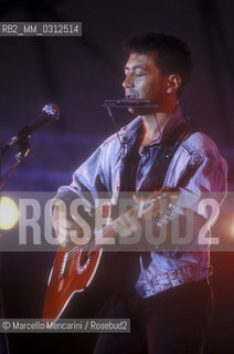 Rock singer and songwriter Edoardo Bennato performing (about 1987) / Il cantante Edoardo Bennato durante un concerto (1987 circa) - ©Marcello Mencarini/Rosebud2
