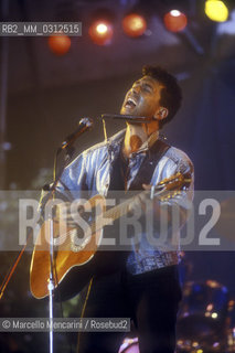 Rock singer and songwriter Edoardo Bennato performing (about 1987) / Il cantante Edoardo Bennato durante un concerto (1987 circa) - ©Marcello Mencarini/Rosebud2