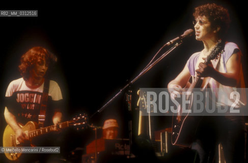 Rock singer and songwriter Edoardo Bennato performing (about 1987) / Il cantante Edoardo Bennato durante un concerto (1987 circa) - ©Marcello Mencarini/Rosebud2
