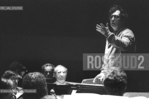 Italian composer Luciano Berio conducting (about 1980)  / Il compositore Luciano Berio mentre dirige (1980 circa) - ©Marcello Mencarini/Rosebud2